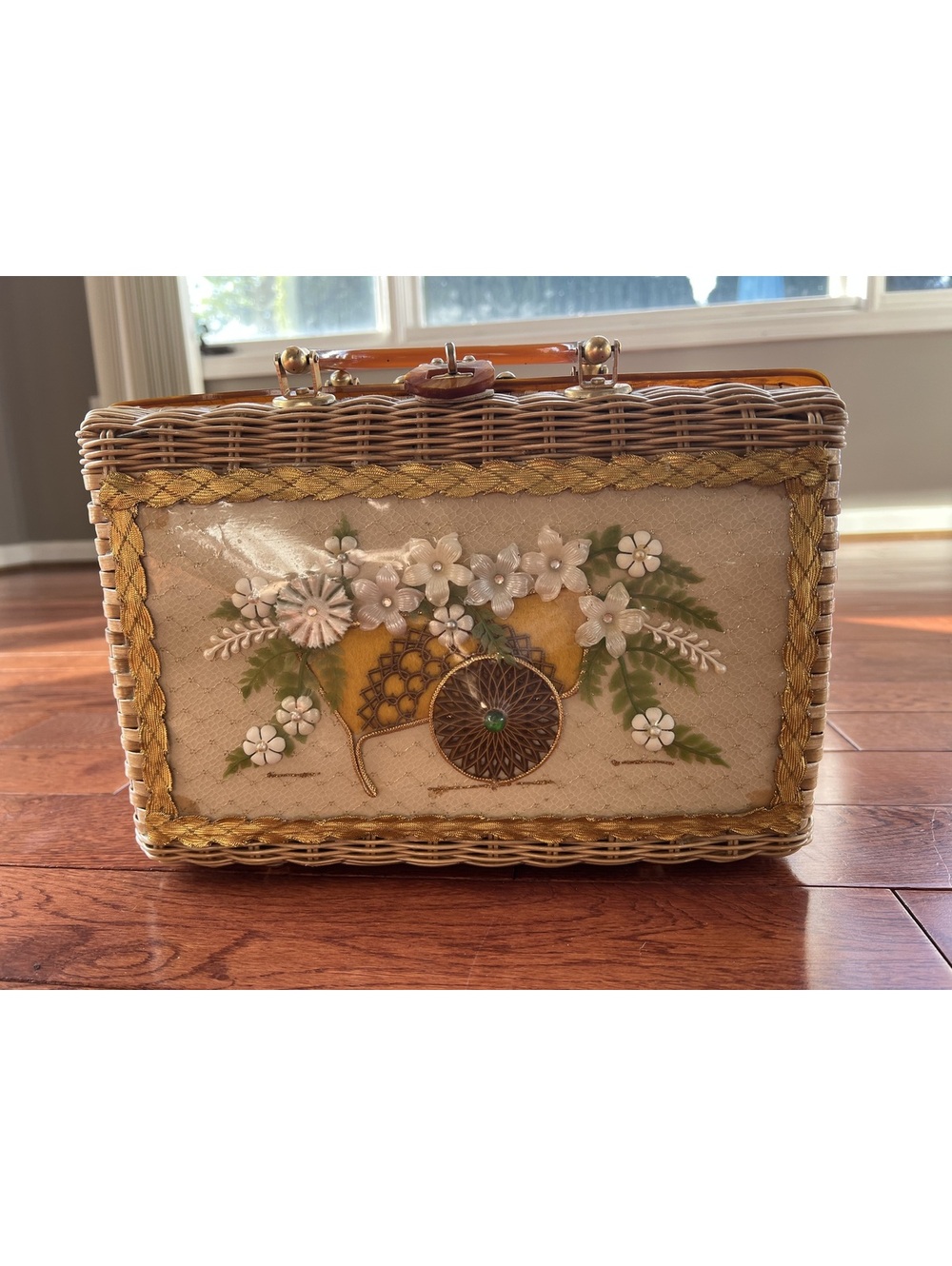Atlas Wicker Box Purse Lucite Handle Floral Applique Handbag